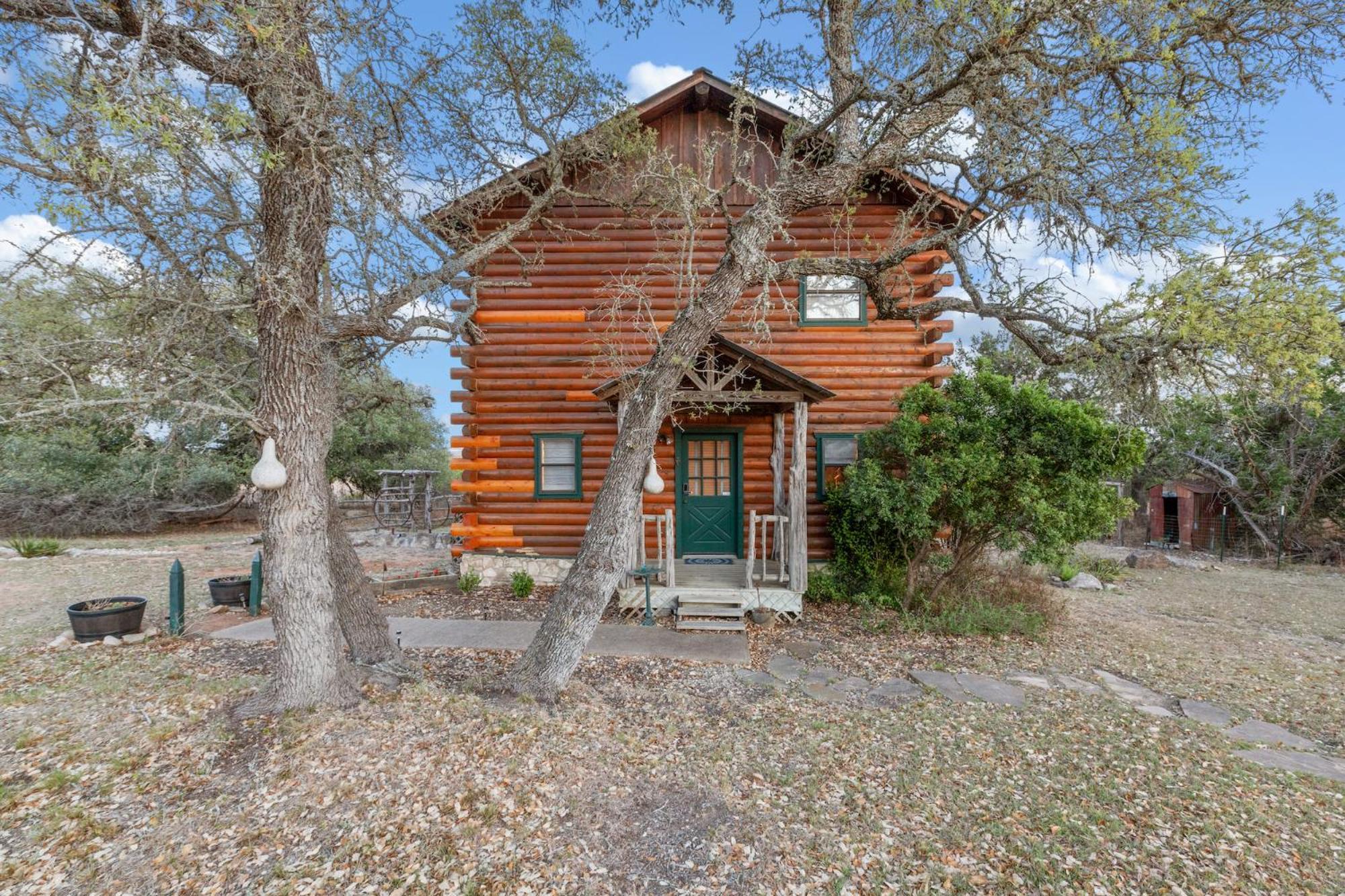 Mighty Oak Log Cabin Fredericksburg Exterior photo
