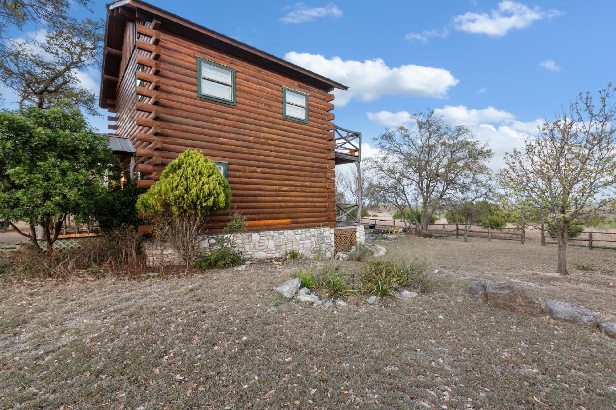 Mighty Oak Log Cabin Fredericksburg Exterior photo